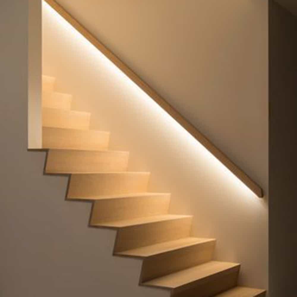 Realizzazioni Strisce LED a parete soffitto sulle scale come lampade o applique
